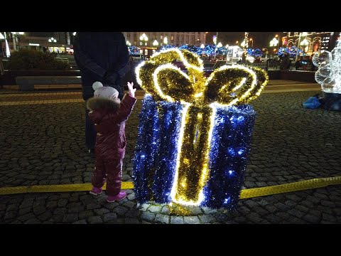 Russia Night Life! Walking Kaliningrad Pobeda square in December 2020