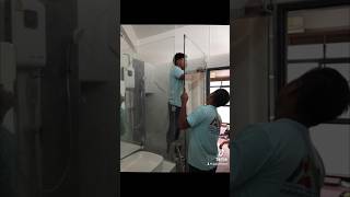 งานติดตั้งกระจกบานเปลือยห้องน้ำ