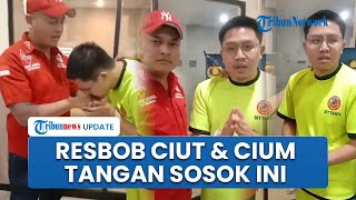 Momen Resbob Ciut hingga Cium Tangan Sosok Ini di Polda Jabar, Suara Getar Minta Maaf: Ingin Damai