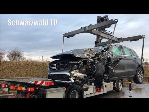 🚨 Schwerer Unfall B 31🚒 PKW wird gegen LKW geschleudert - 200 Liter Diesel laufen aus [13.02.2020]