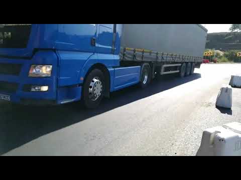 Cosmeşti: Aproape 1.300 de navete de bere împrăştiate pe şosea