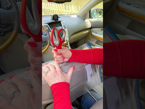 DIY iPad holder for road trips and long car rides! #iPad #car #kids #roadtrip #MemorialDay