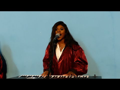 Jesus nous te couronnons - Prisca NGOFO (Ministère de la Parole)
