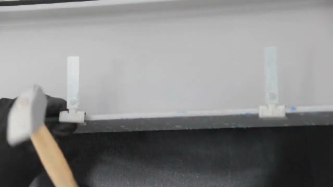 nVent CADDY 4H58ST3 Cable Retainer Strap with Flange Clip - Inside Beam as Cable Tray