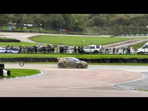 Driver’s wheel falls off but driver keeps racing | Lydden Hill 5 Nations British Rallycross