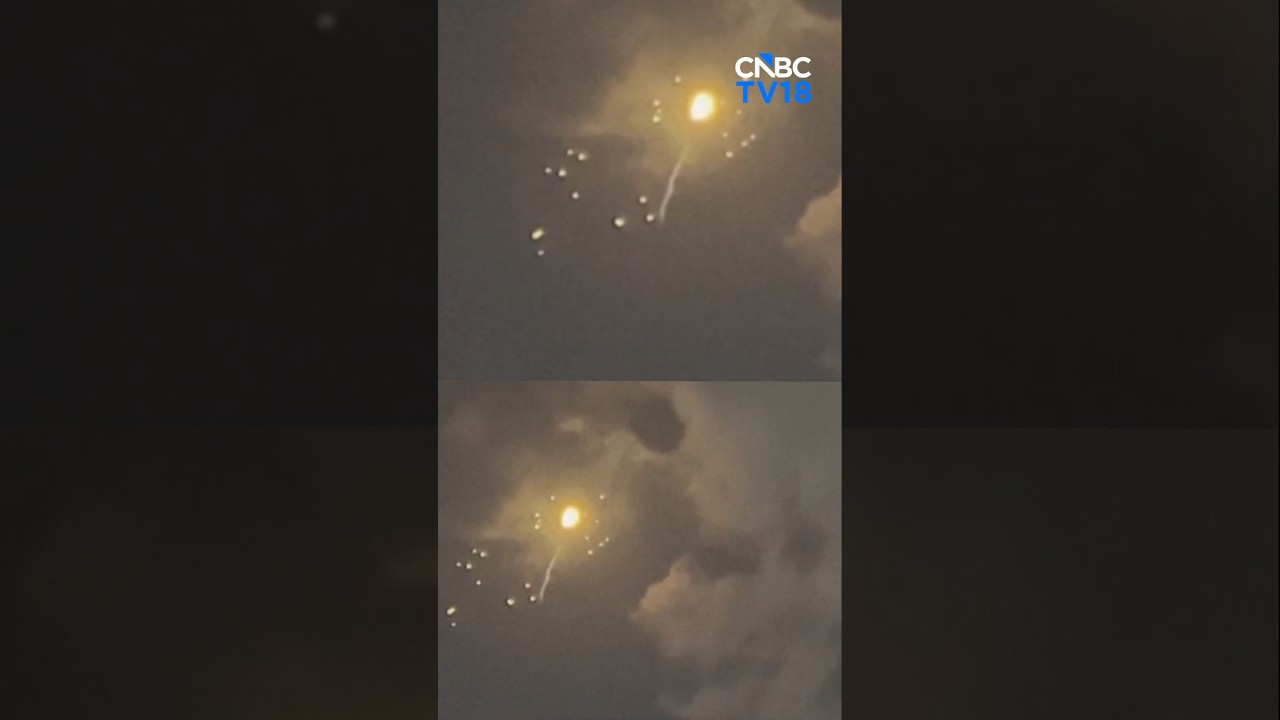 WATCH: Iranian Missiles Seen Flying Over Haifa and West Bank at Dawn | Israel Iran War | N18G