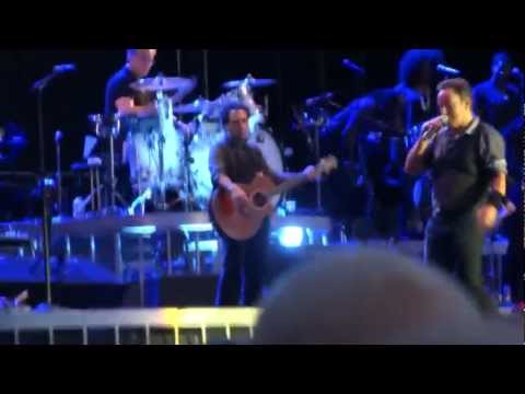 Bruce Springsteen - Back in your arms - Helsinki 7/31/12 HD
