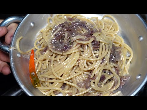Spaghetti con la cipolla di tropea.... una crema..! Un solo ingrediente...