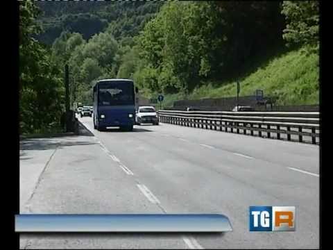 ITA) TGR - Tentata rapina con auto e divise clonate Guardia di Finanza in 3ntino (16-05-2012)
