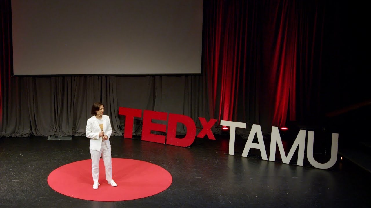 Lorissa Rinehart on stage