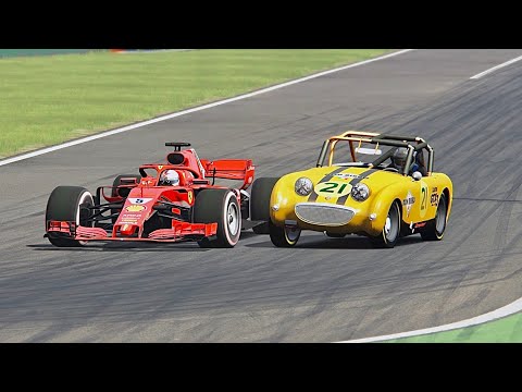 Ferrari F1 2018 vs Austin Sprite Monster - Monza
