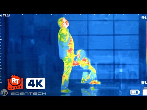 裸槍》（2025）4K - 他們到底在幹什麼？| 電影剪輯 (The Naked Gun (2025) 4K - WHAT THE HELL ARE THEY DOING?! | Movieclips)