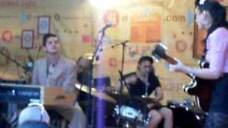 KITTY DAISY &amp; LEWIS - buggin blues (live @ primavera sound 2009)