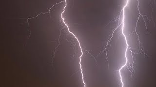 preview picture of video 'Awesome Thunder Strike outside my window! ☇'