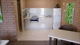 preview picture of video 'STREAKY BAY MOTEL AND VILLAS - Motel Units'
