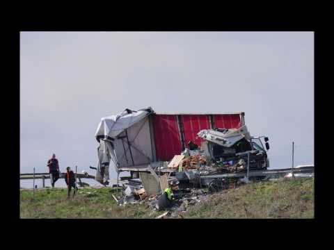 Nehoda dvoch kamiónov na R1 31.3.2020