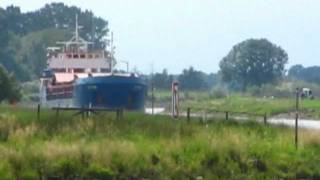 preview picture of video 'Coaster Uttum IMO: 9015450 passing gauge Reithoerne river Hunte north germany lower saxony'