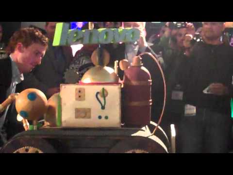 gagagadget at CES 2011: Lenovo Awesome Cake