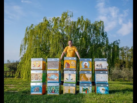 Installazione dei frontali del 3° Apiario d'Autore 2021