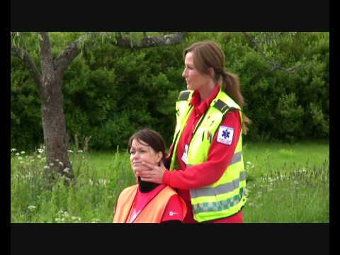 Røde Kors - Gågate-arrangement  - Presentasjon av ambulansetenesten i Vestnes - ambulance