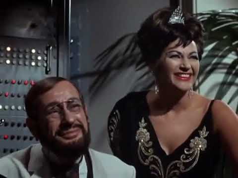 Catfight and KO - Head villainess beaten up and KOed by an Old woman