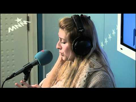 Axelle Aerts eert Whitney Houston live in De Grote Peter Van de Veire Ochtendshow.