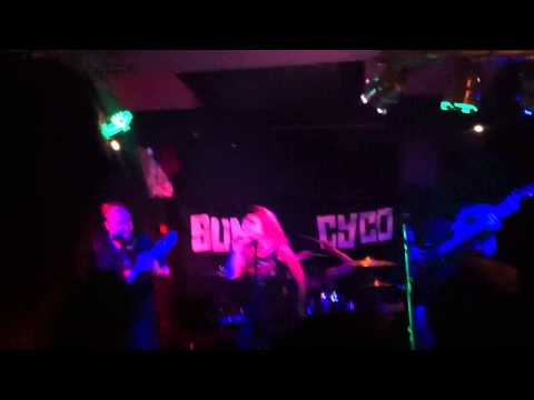 Sumo Cyco - Go Go Go (Live @ Pivo Pivo Glasgow)