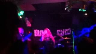 Sumo Cyco - Go Go Go (Live @ Pivo Pivo Glasgow)