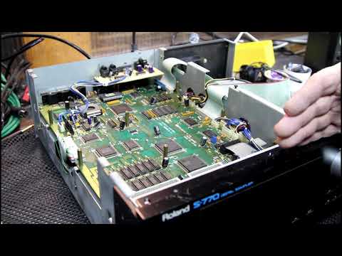 Roland S770 sampler replacing the backlight on the display
