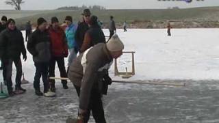 preview picture of video '5 Vereine Eisstockschießen der Feuerwehren der Stadt Tittmoning 2009'