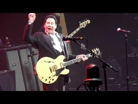 Johnny B. Goode...The Killers with Wayne Newton