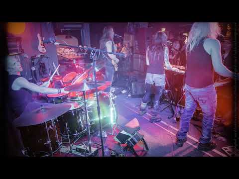 Lokakuun Linnut - Autiosaari (Tuure Kilpeläinen & Kaihon karavaani cover)