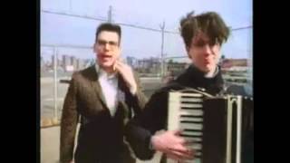 They Might Be Giants - Put Your Hand Inside The Puppet Head