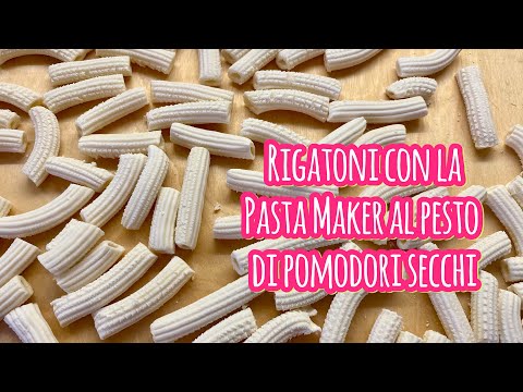 Rigatoni fatti in casa con la Pasta Maker con pesto di pomodori secchi:pronti in 10 minuti e gustosi