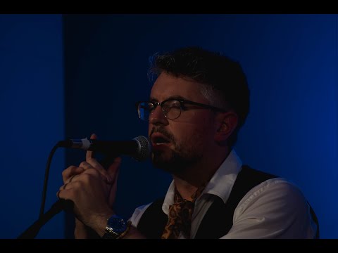 The Jarlath Henderson Band - Courting Is A Pleasure