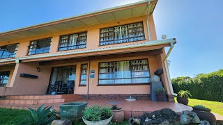 3 bedroom duplex unit situated in Pet Friendly complex . Margate KZN 🏖