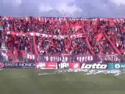 "Salida de los Rediablos frente a Palestino" Barra: Los REDiablos &bull; Club: Ñublense