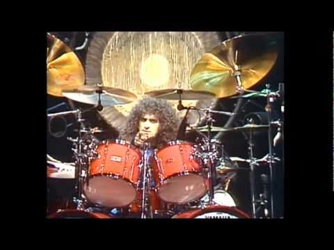 Bobby Rondinelli with Ritchie Blackmore intro drum solo San Antonio Texas 1982 with Rainbow