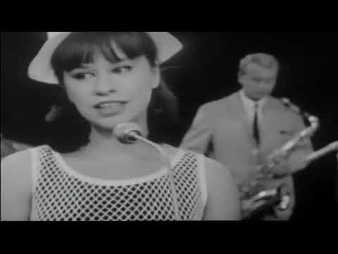 Astrud Gilberto , le trio Pim Jacobs « It Might As Well Be Spring »