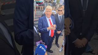 “איי מייד איט אפן״: "טראמפ" הגיע לצילומים בכיכר החטופים (חדשות ערוץ 7) - התמונה מוצגת ישירות מתוך אתר האינטרנט יוטיוב. זכויות היוצרים בתמונה שייכות ליוצרה. קישור קרדיט למקור התוכן נמצא בתוך דף הסרטון