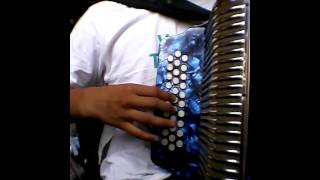 Intruccional acordeon que caro estoy pagando