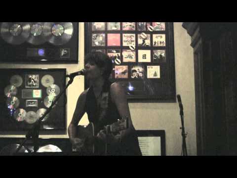 Anne E. DeChant at Swampers for WC Handy Festival 2013  1080p