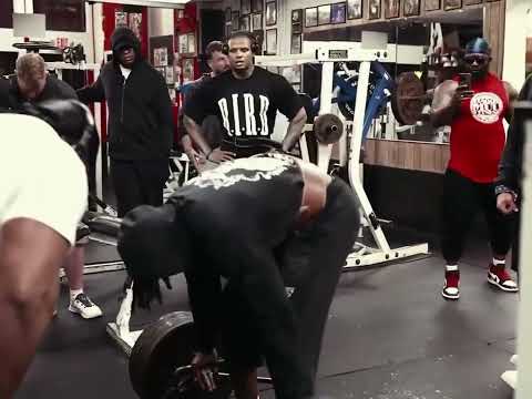 Eagles star WR AJ Brown pulled up to the most DANGEROUS gym in America