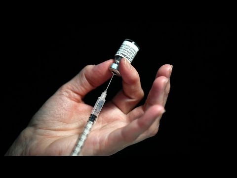 Infektiologe Sander: Impfungen helfen auch gegen Delta-Variante | AFP