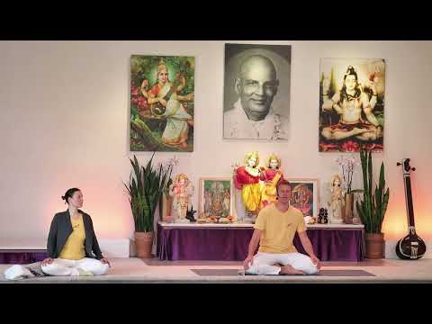 Ankommens-Yogastunde "Mittelstufe" mit Adrian  - Yoga Vidya Live, 23.04.2023, 16:30 Uhr