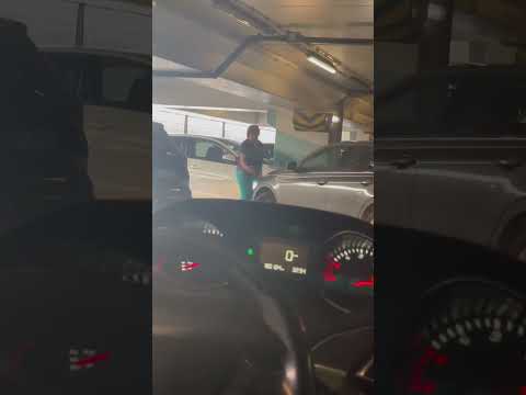 Mulher que guardava estacionamento em Guimarães obrigada a sair