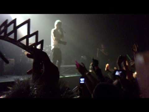 30 Seconds To Mars - Hurricane + Jared choosing people to go on stage @ Sant Jordi Club, Barcelona