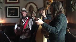 Download lagu White freightliner mp3