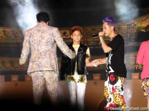 [Fancam] BEAST 120726 - Junhyung teaching fanchant (Guerilla Concert in Gwanghwamun Square)