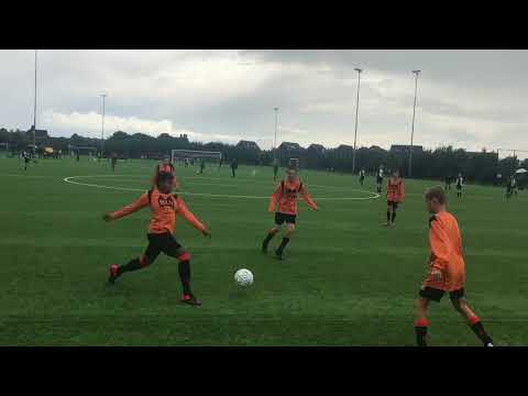 Warming up voor de wedstrijd van zaterdag 9 september 2017